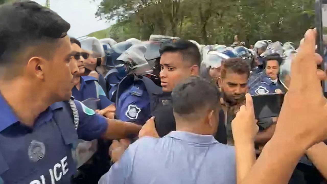 শ্রীমঙ্গলে পুলিশের সঙ্গে হাসনাত-নাসীরুদ্দীনের ধাক্কাধাক্কি