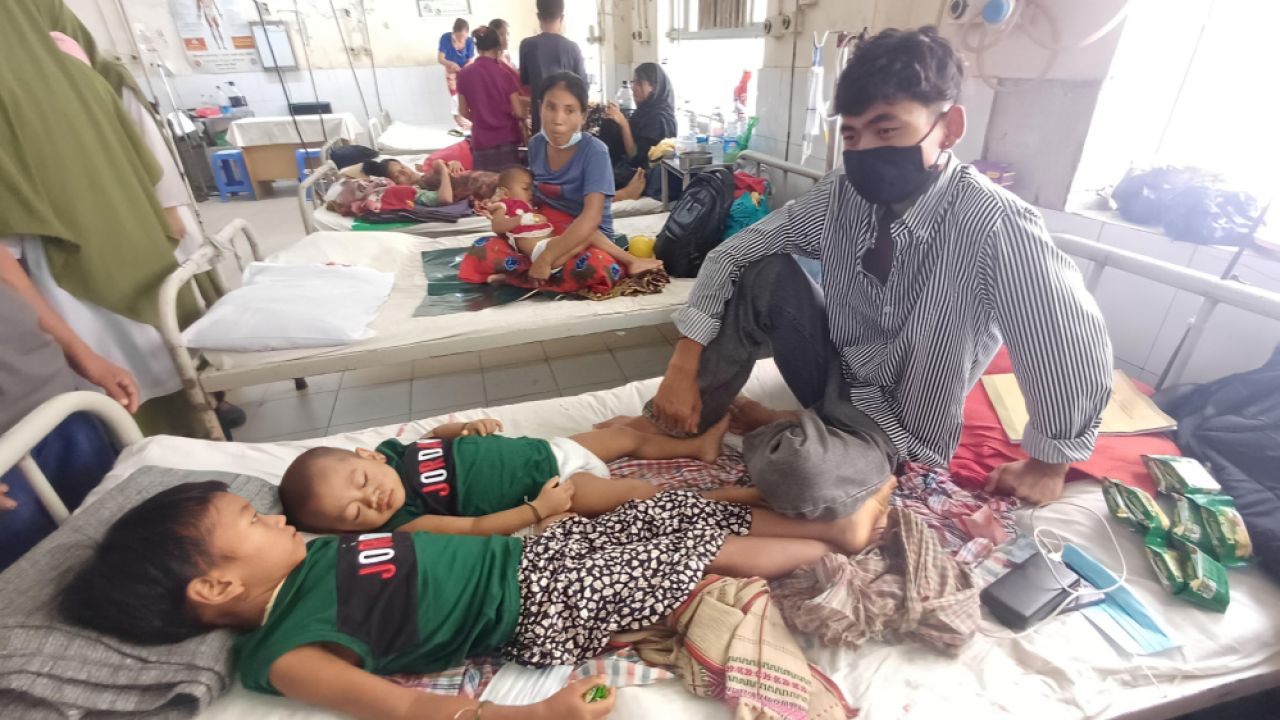 সন্তানদের হামের চিকিৎসা করাতে গিয়ে মারা গেলেন মা