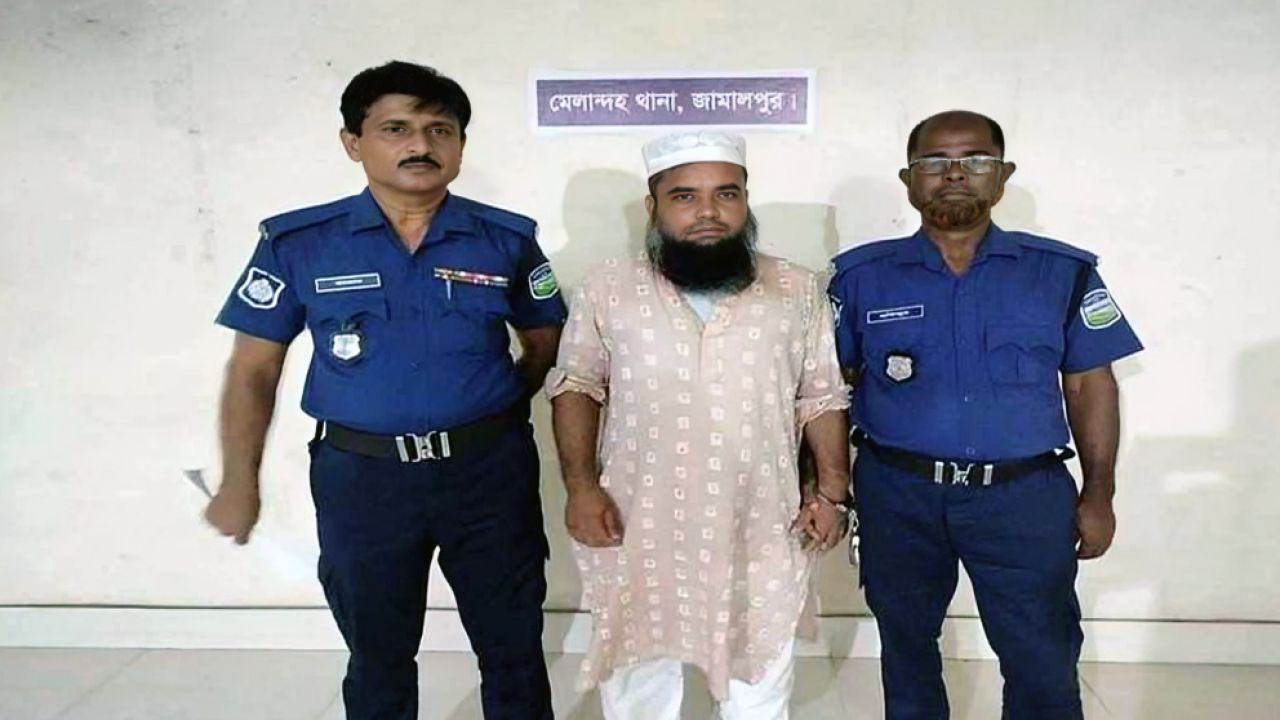 প্রবাসীর স্ত্রীর গোসলের ভিডিও ধারণের অভিযোগ, ব্যবসায়ী আটক