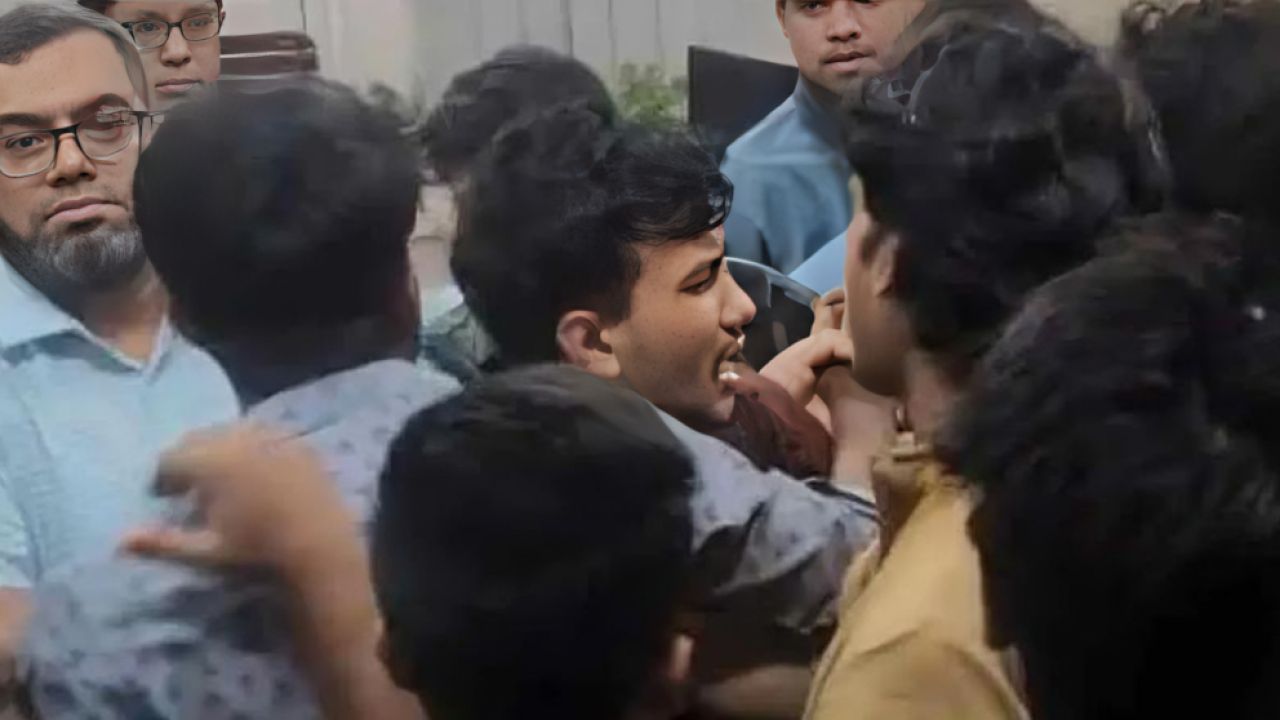 ঢাকা বিশ্ববিদ্যালয়ে ছাত্রদল ও শিবিরের নেতাকর্মীদের মধ্যে হাতাহাতি