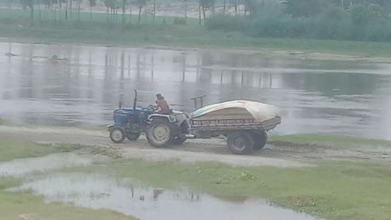 জলঢাকায় বুড়ি তিস্তা নদী থেকে অবৈধ ভাবে বালু উত্তোলনের হিড়িক
