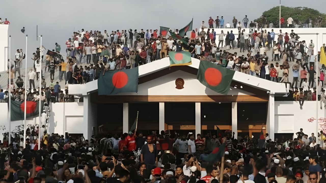 ঐক্যের স্বপ্ন থেকে বিভেদের বাস্তবতা