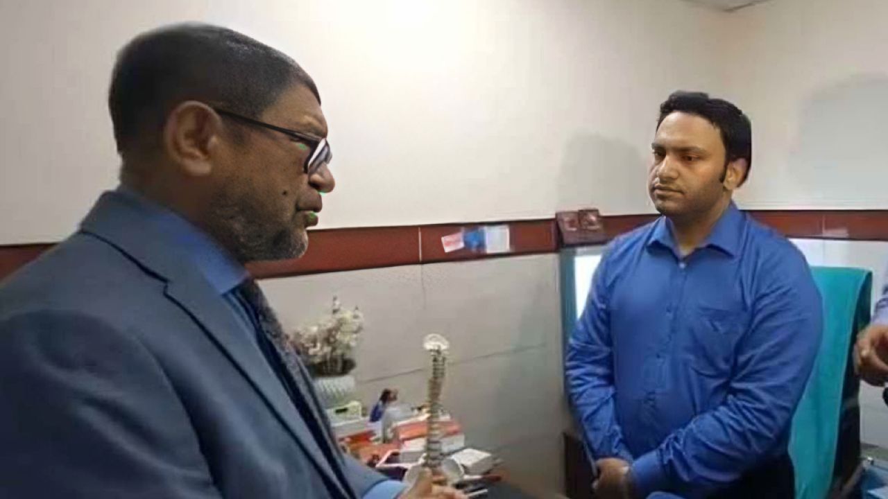 অফিস চলাকালে প্রাইভেট চেম্বার, চিকিৎসককে বরখাস্তের নির্দেশ স্বাস্থ্যমন্ত্রীর