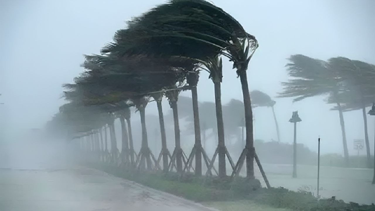১০ জেলায় আজ রাতেই তীব্র ঝড়ের আশঙ্কায় সতর্কতা