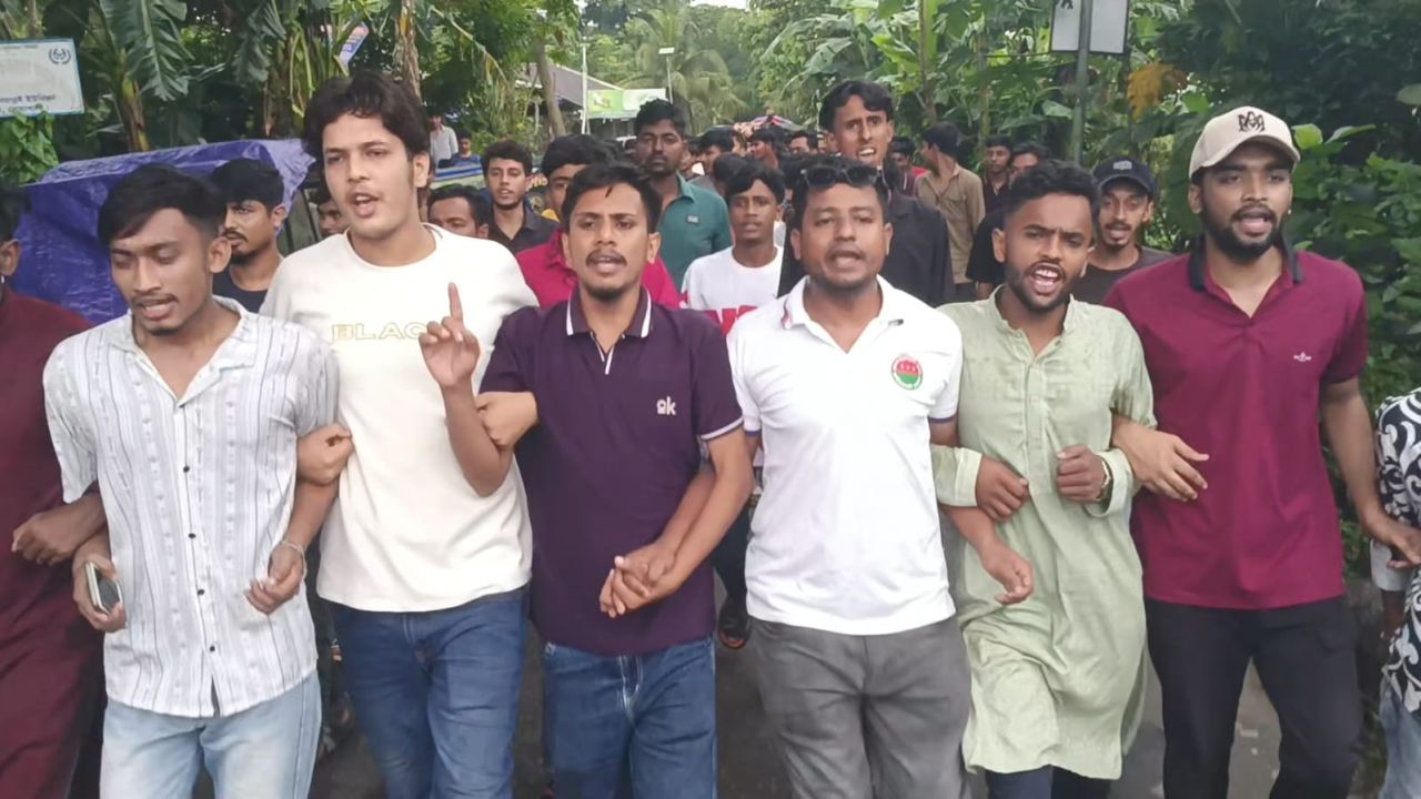 শিবিরের অপতৎপরতার প্রতিবাদে ছাত্রদলের বিক্ষোভ 
