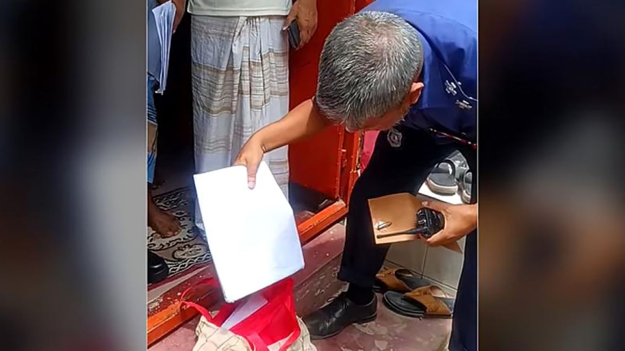 বিএনপি নেতাকে কাফনের কাপড় ও গুলি পাঠিয়ে হত্যার হুমকি