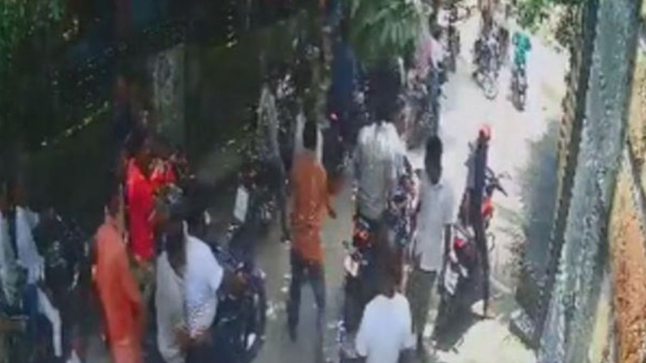 কার্যক্রম নিষিদ্ধ আ. লীগের প্রয়াত প্রতিমন্ত্রীর বাড়িতে হামলা ও ভাঙচুর