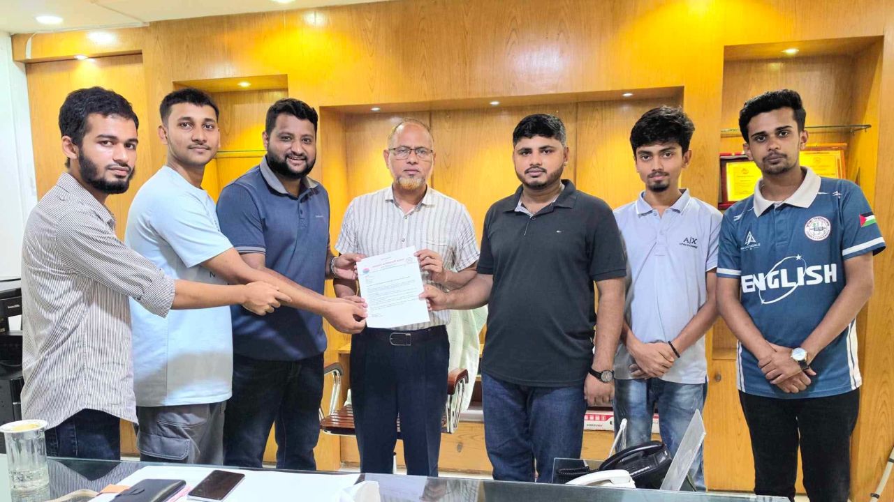 কুবিতে বিদ্যুৎ সংকট নিরসনে ছাত্রদলের স্মারকলিপি