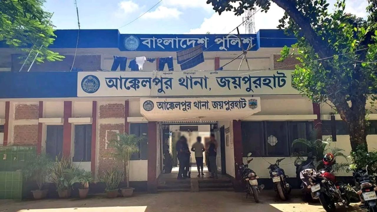 চিকিৎসার কথা বলে ঘরে ঢুকে বাকপ্রতিবন্ধী স্বামীর সামনে স্ত্রীকে ধর্ষণের অভিযোগ