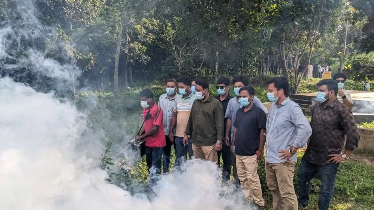 কুবিতে ডেঙ্গু প্রতিরোধে ছাত্রদলের মশকনিধন কর্মসূচি