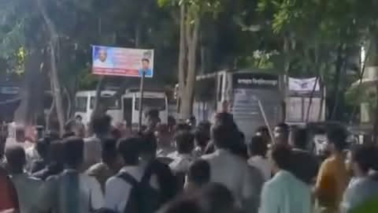 জবিতে ছাত্রদলের দুই পক্ষের সংঘর্ষ, আহত ৩