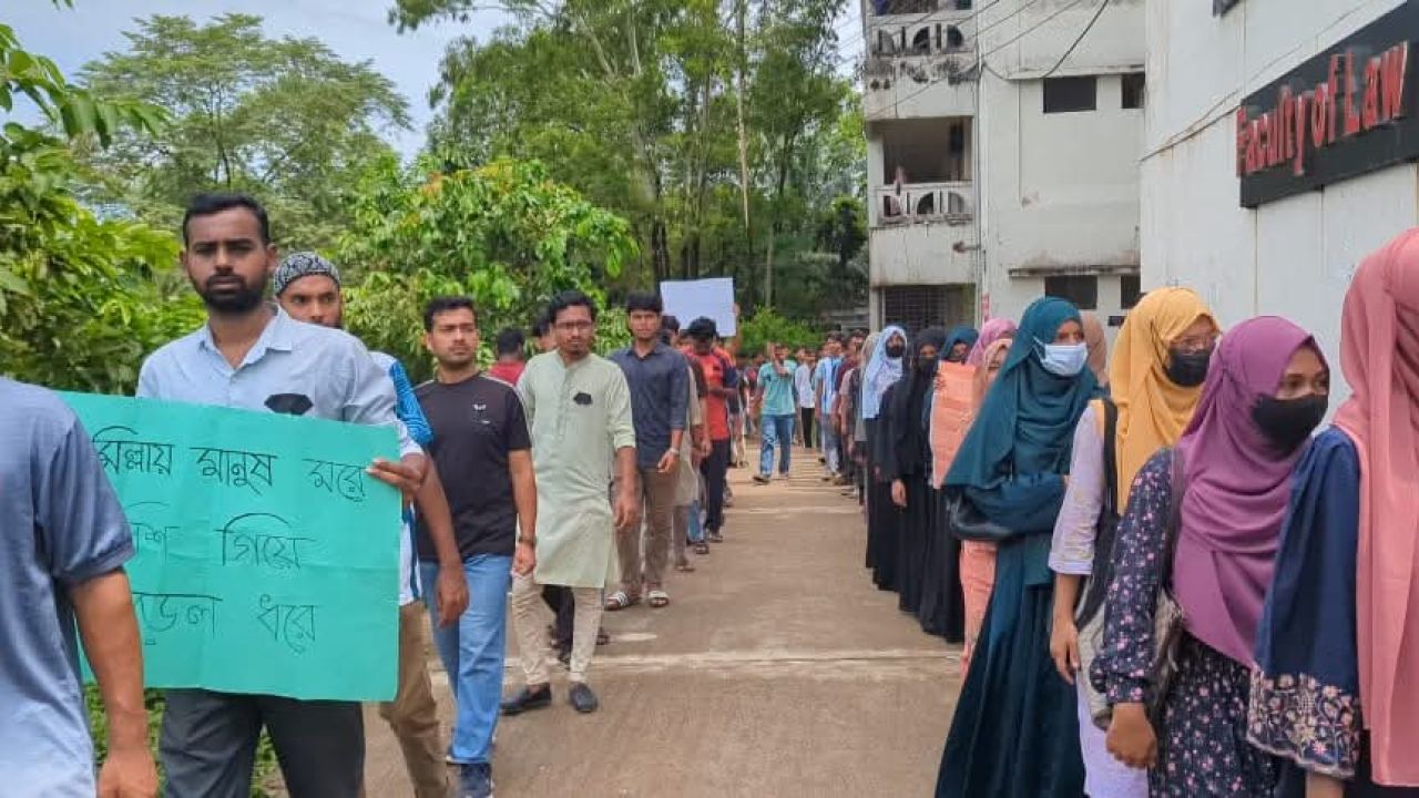 অপ্রতিম হত্যার বিচার ও ৪ দফা দাবিতে কুবিতে মৌন মিছিল
