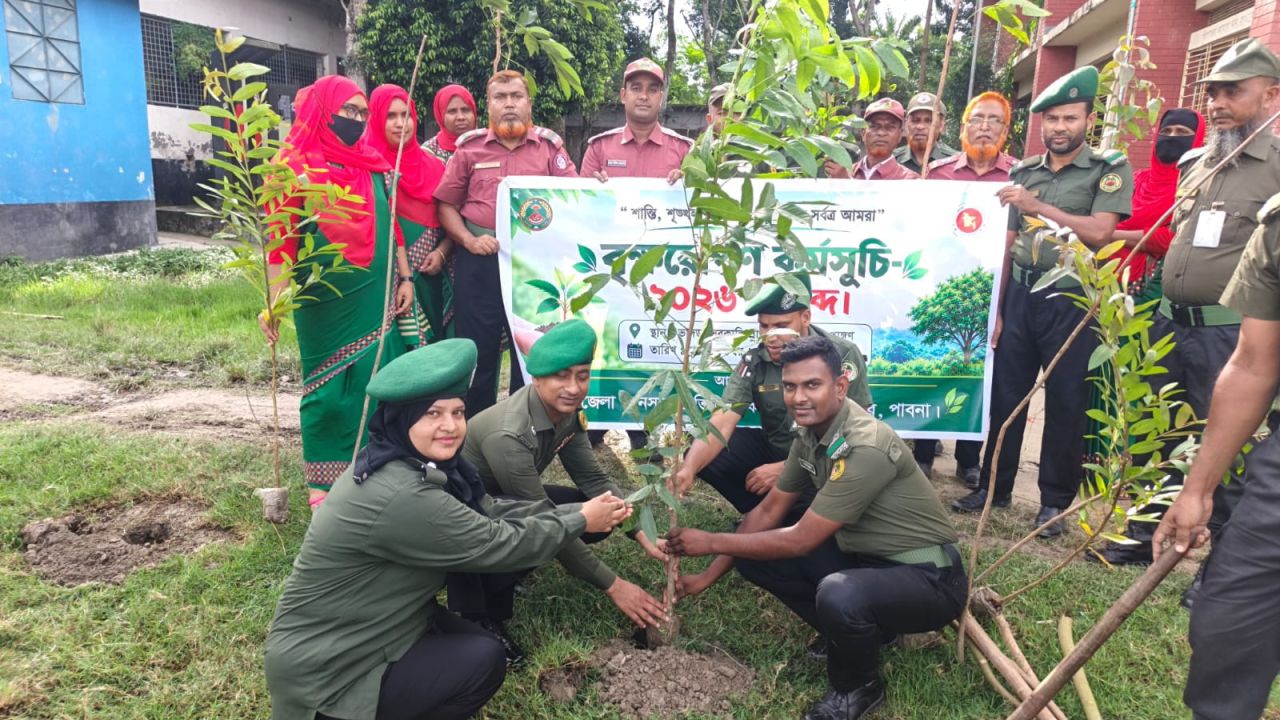 ভাতাভোগী ও সঞ্জীবন প্রকল্পের আনসার ও ভিডিপি সদস্য-সদস্যাদের মাঝে ফলজ ও ঔষধি গাছের চাঁরা বিতরণ