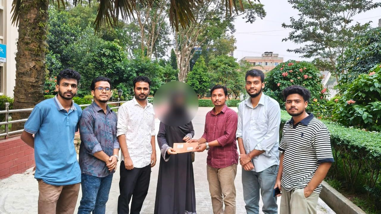 &lrm;কুবি শিক্ষার্থীর সেমিস্টার ফি পরিশোধে সহযোগিতা করলেন ছাত্রদলের আহ্বায়ক শুভ  &lrm;