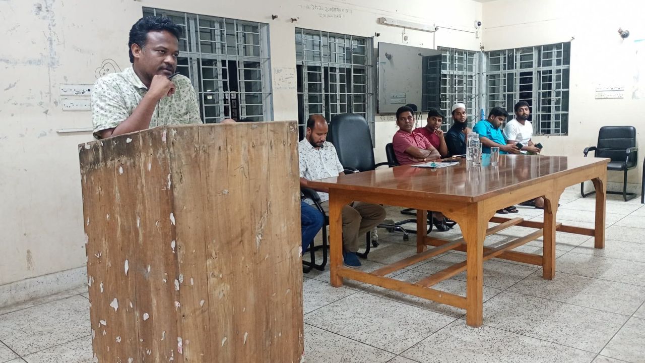 কুবির বিজয়-২৪ হলে শিক্ষার্থীদের দাবি, সমস্যা সমাধানের আশ্বাস দিলেন প্রভোস্ট