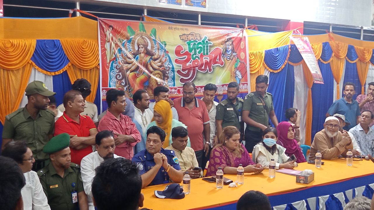 পাবনা জেলার ফরিদপুরের বিভিন্ন মন্দিরের নিরাপত্তা ব্যবস্থা পরিদর্শন করলেন অ্যাডভোকেট আরিফা সুলতানা রুমা