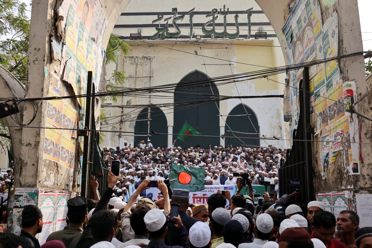 ছাত্র নেতা হাদী&rsquo;র মৃত্যুতে বাংলাদেশে বিক্ষোভ বেড়েছে