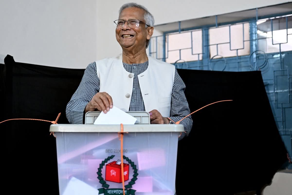 হাসিনার পতনের পর ঐতিহাসিক নির্বাচনে ভোট দিতে অংশ নিয়েছেন বাংলাদেশের মানুষ।