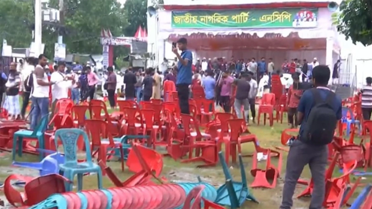 গোপালগঞ্জে এনসিপির সমাবেশস্থলে নিষিদ্ধ ছাত্রলীগের হামলা, ছবি: সংগৃহীত