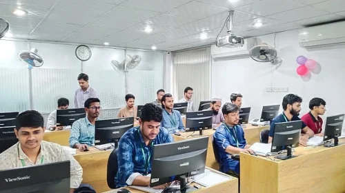 প্রোগ্রামটি এখন পর্যন্ত ১৭ হাজার ২৭৬ জন আইটি প্রফেশনাল তৈরি করেছে, যাঁরা দেশ এবং বিদেশের ৩ হাজার ২৫৪টির বেশি প্রতিষ্ঠানে কর্মরত আছেন। ছবি: আইডিবি-বিআইএসইডব্লিউ